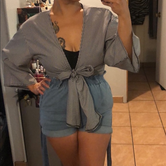 🆕 🔹 Stripe Poplin Bell Sleeve Wrap Top🔹 - Picture 1 of 4